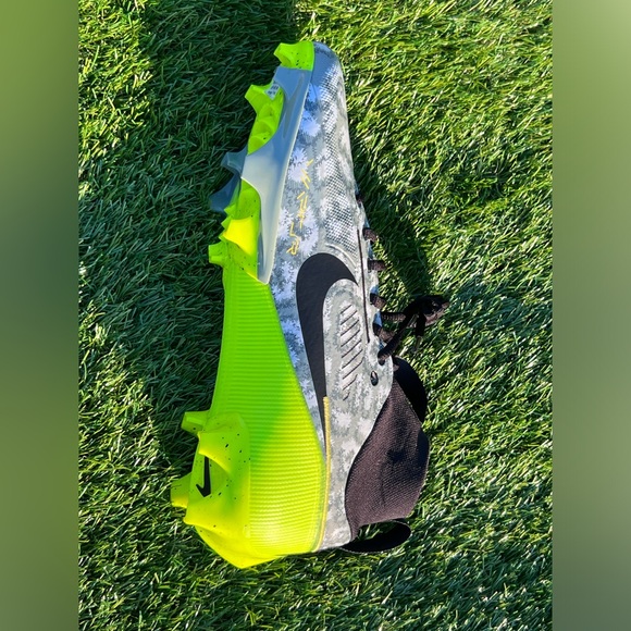 $125 Nike Vapor Edge Pro 360 2 Volt Football Cleats- FB8443-703 10-14 - Picture 3 of 9